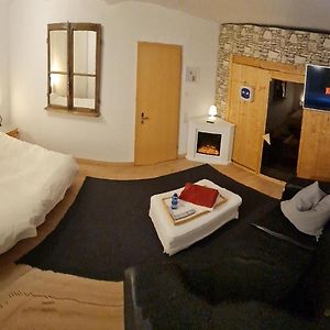 Schönste Lage am Rhein in unmittelbarer Stadtnähe, B&B